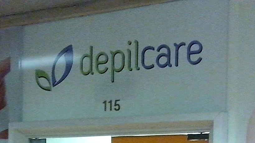Letreiro da DepilCare, loja 115
